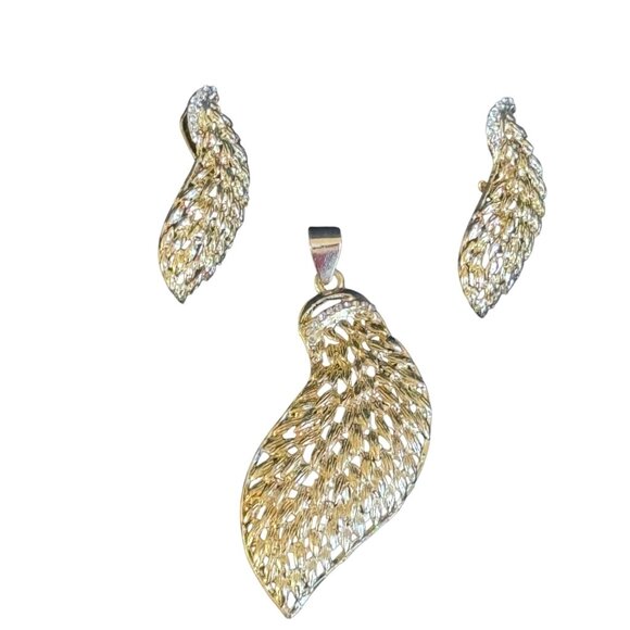 Gold Tone Angel Wing Pendant Earrings Set Intricate Design  Rhinestone Accents - Picture 1 of 13